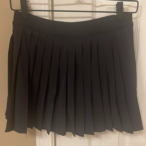 Lululemon High-rise Pleated Tennis Skirt, size 6, in perfect condition!